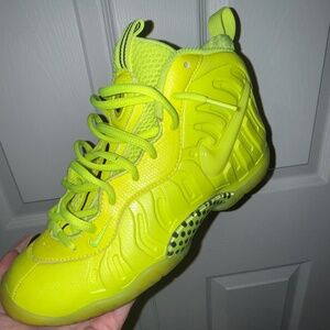 Nike foam sz 6